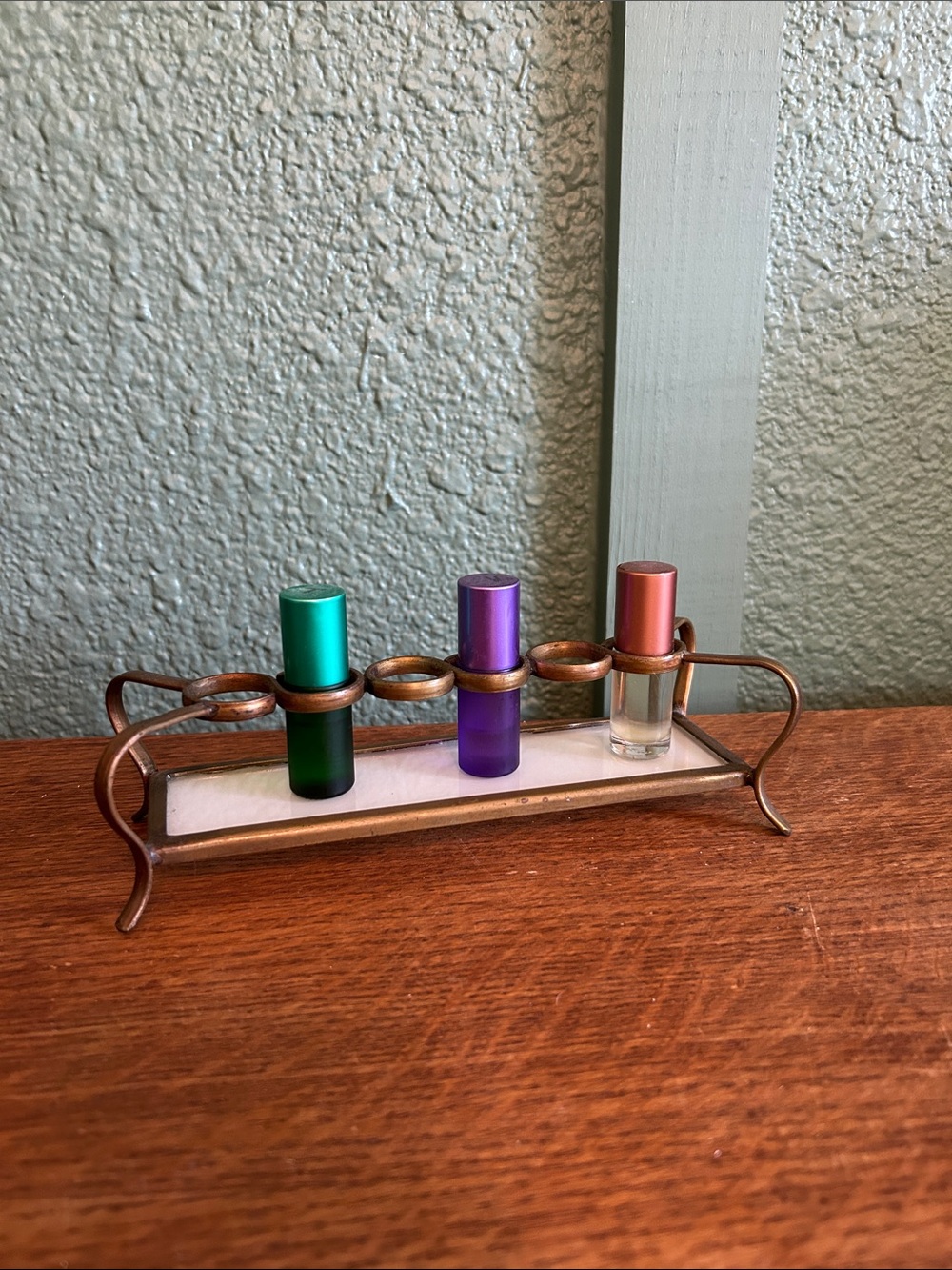 Vestige lipstick holder
